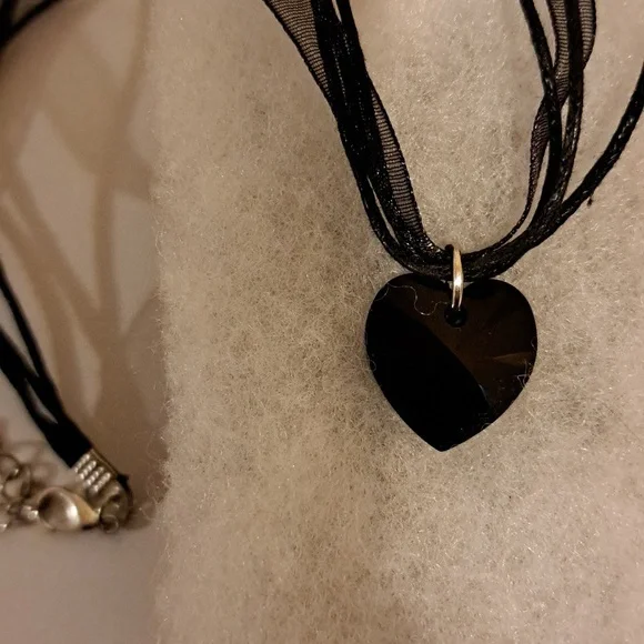 Total Eclipse Crystal Heart Necklace - Picture 5 of 5